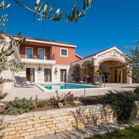 Dom wakacyjny Mittelmeer Paradies Szybenik